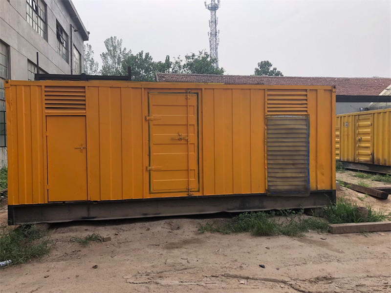 鄂温克柴油发电机如何判断新机油是否已经完全充满机油滤清器？