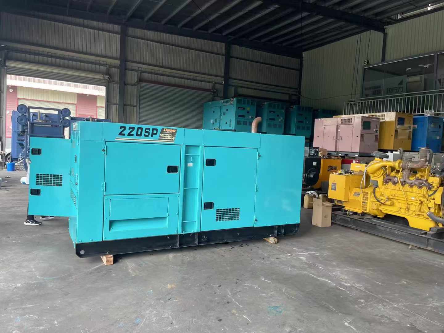 鄂温克800kW 柴油发电机的输出电流波动范围是多少？