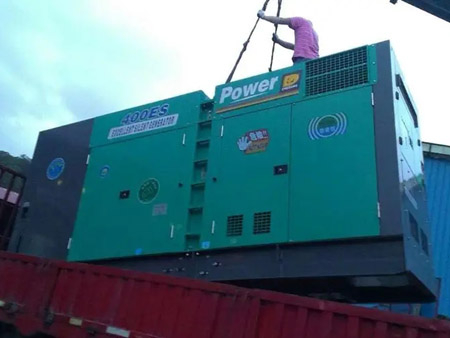 鄂温克柴油发电机组转速不稳定时，如何对发动机进行维护？