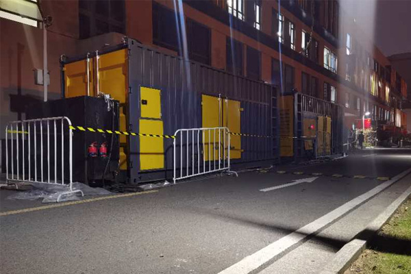 鄂温克柴油发电机组的输出电压是如何调节的？