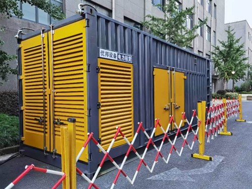 鄂温克如何使用转速表检查发动机的转速？