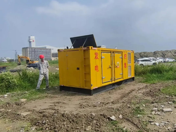 鄂温克200KW柴油发电机机组每小时的油耗量受哪些因素影响？