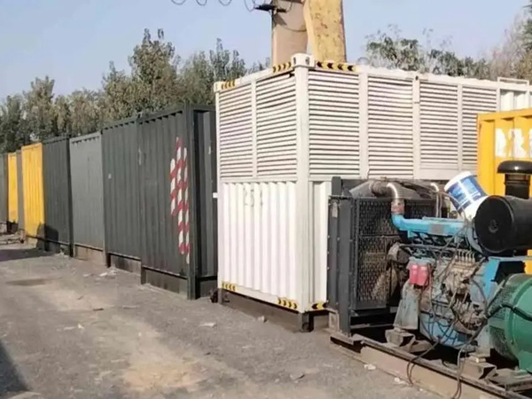 鄂温克200KW柴油发电机机组每小时油耗是多少？