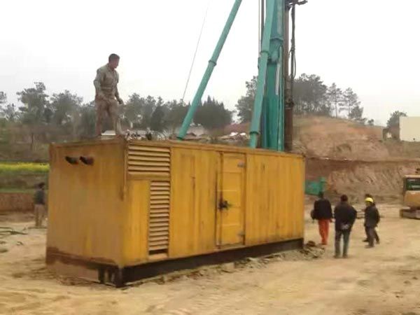 鄂温克如何判断水冷式机油散热器密封件是否需要更换？