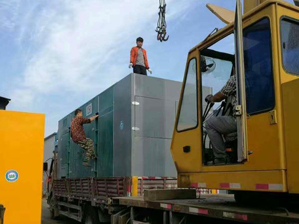 鄂温克更换水冷式机油散热器密封件的操作流程是怎样的？