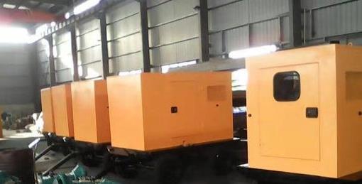 鄂温克柴油发电机组冬季启动后需要进行哪些检查和操作？